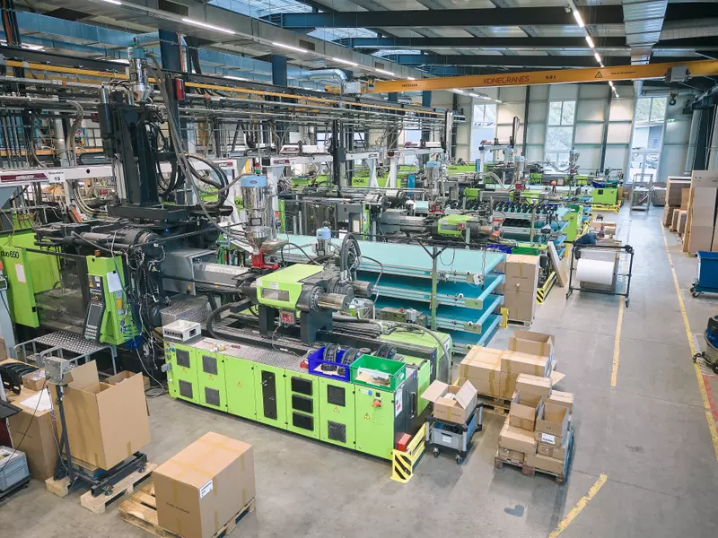 Fertigung Halle 3.webp